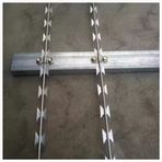 Galvanizli çelik dikenli tel – 100 adet dikenli tel bant, arka bahçelerde, çiftliklerde ve bahçelerde güvenlik çitleri için (gümüş, 1 m/3,28 ft)