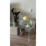 Genç Print Şeffaf Pleksi Yan Sehpa, Minimal Akrilik Tasarım, Dekoratif Modern Sehpa