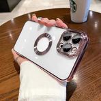 GGM GİYİM & AKSESUAR iPhone 13 Pro Max ile Uyumlu Laser Şeffaf Parlak Arka Yüzey Ve Logo Detaylı Kenarları Silikon Yapıya Sahip Lens Koruyuculu Kılıf (Pembe)