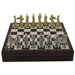 Gift Home Büyük Boy Metal Pegasus 36x36x6 cm Satranç Takımı Parlak ve Ceviz Desenli Sandıklı MDF Tahtası