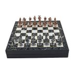 Gift Home Orta Boy Metal İspanyol 36x36x6 cm Satranç Takımı Antik ve Mermer Desenli Sandıklı MDF Tahtası