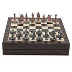 Gift Home Orta Boy Metal Roma 36x36x6 cm Satranç Takımı Antik Ve Ceviz Desenli Sandıklı MDF Tahtası