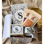 Gift Moda Kişiye Özel Harfli Çiçek Tasarımlı Kutulu Kupa Sert Kapaklı Defter Sahlep Ve Sıcak Çikolata Anneler Günü Hediye Seti