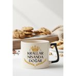 giftkonsept Krallar Nisanda Doğar Baskılı Baba Erkek Arkadaş, Sevgili, Eş Hediyelik Siyah Kulplu Kupa Bardak, QBM8270