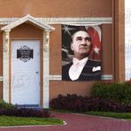 Göğe Bakan Gazi Mustafa Kemal Atatürk - Ay yıldız Türk Bayrağı Poster - Bayrak 100x150 cm