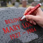 Golden Tombstone Marker Kalem, Solmuş Mezar Yazıtlarını Geri Kazanmak için Yağ Bazlı Hızlı Kuruyan Boya, Mezartaşı Yazı ve Anıt Yazıları için Suya Dayanıklı Taş Rötuş Kalemi