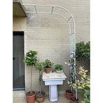 Gül çalıları için beyaz tel örgü bahçe kemeri, sağlam destekli duvara monte pergola, hava koşullarına dayanıklı reçine, yükseklik 2,4 m (G x Y): 240 x 240 cm (7,9 x 7,9 ft).