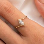 Gümüş Yüzük - 0.60Karat Mekik Swarovski Taşlı Pırlanta Montörü 925 Ayar Gümüş Evlilik Teklifi Yüzüğü