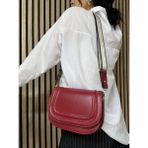 Günlük Kadın Omuz Çantası Dikiş Detaylı Ayarlanabilir Çapraz Askılı Şık Sade 4000 - 18 x 23 x 15 cm - Kırmızı