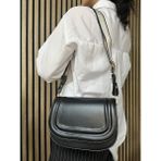 Günlük Kadın Omuz Çantası Dikiş Detaylı Ayarlanabilir Çapraz Askılı Şık Sade 4000 - 18 x 23 x 15 cm - Siyah