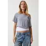 Happiness İst. Kadın Gri Melanj Kayık Yaka Basic Crop Örme T-Shirt OW00028