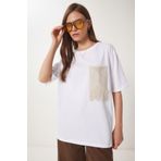 Happiness İstanbul Kadın Beyaz Oversize Nakış Cepli Örme T-Shirt ZV00277