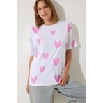 Happiness İstanbul Kadın Beyaz Pembe Kalp Baskılı Oversize Pamuklu T-Shirt BP00165