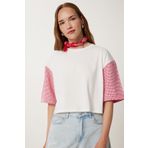 Happiness İstanbul Kadın Beyaz Pembe Kareli Örme Crop T-Shirt TP00088