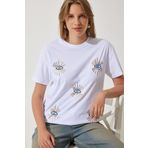Happiness İstanbul Kadın Beyaz Pullu Nakışlı Oversize Pamuklu Örme T-Shirt MP00027