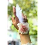 HarmonyAura SMRBRİDE-BİLEKLİK-SOMON Bride To Be Nedime Gelin Bilekliği Tüy Ve İnci Boncuk Detaylı Somon Renkli Bekarlığa Ved