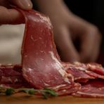 Hasanbey Çiftliği Dana Bifteğinden Çemeni Sıyrılmış Pastırma (80 Gr)