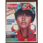 Hayat Haftalık Mecmua *Sayi: 17 * 29 Nısan 1985 * Tum Eklerı Icındedır / Enver Hoca'nın Arnavutluk' U * Bogazlar Uzerınde Kabus