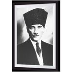 Hayat Poster Kalpaklı Atatürk Sanatsal Çerçeve Görünümlü Ahşap Tablo