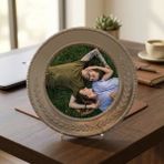 Hediye Vakti Kişiye Özel Fotoğraf Baskılı Gümüş Metal Tabak Plaket - Sevgiliye Şeffaf Ayaklı Yıl Dönümü Hediyesi - standar