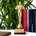 Hediye Vakti Yılın En Iyi Öpücüğü Tasarımlı Hediye Oscar Ödülü
