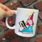 Hediyeci Abla Size Özel 90 Lar Modası Kaset Gözlük Seramik Baskılı Beyaz Kupa Bardak