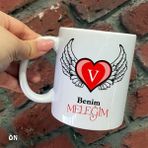 Hediyeci Abla Size Özel Benim Meleğim Kanatlı Kalp V Harfli Seramik Baskılı Beyaz Kupa Bardak