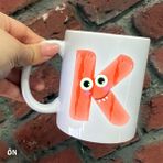 Hediyeci Abla Size Özel Neşeli Çocuk Harfli K Seramik Baskılı Beyaz Kupa Bardak