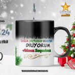 Hediyeci Market HMK-00023-04 Kişiye Özel 2024 Yılbaşı Temalı Sihirli Siyah Beyaz Kupa Bardak