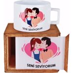 Hediyekanalı Seni Seviyorum Ilk Öpücük Tasarımlı Doğal Ahşap Kutulu Kupa