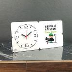 Hediyelen Cerrahi Asistanı Ahşap Masa Saati