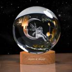 Hediyesahibi Kişiye Özel Işıklı Ahşap Kaideli Ay Yüzlü Melek Cam Küre 8cm*6cm - 8 x 6 cm