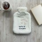 Hello Everyone Yazılı Kurdeleli Beyaz Peluş Sıcak Su Torbası 1 Lt – Yumuşak Kılıf, Uzun Süre Sıcak Tutan Termal Su Torbası (Timya/Go1395) 206659