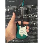 Herşey Nota Elektro Gitar Yeşil El Yapımı Biblo Minyatür 25 cm 3D - Violin Sunburst