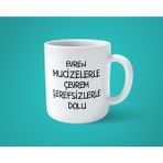 Hesaplısı Burada Evren Mucizelerle Çevrem Şerefsizlerle Dolu Baskılı Beyaz Kupa Bardak