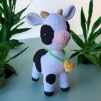 Hikaye ve Oyun Arkadaşı Amigurumi Oyuncak (İnek)
