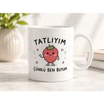 HiperAD Reklam Tatlıyım Çünkü Ben Buyum Yazılı Çilek Desenli Porselen Kupa Bardak 300 ml Süblimasyon Baskılı Sevimli Hediyelik Kupa - Renkli