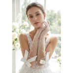 Hobigram Beyaz Elyndra Pearl Couture Tül Eldiven – İncili Fiyonklu Uzun Lüks Gelin ve Davet Aksesuarı