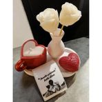 Home Anneler Gününe Özel Hediyelik Set- ( Sunumluklu Kalpli Kupa Mum- Vazoda Tasarım Gül Sabun- Kalp Mum) - Kırmızı