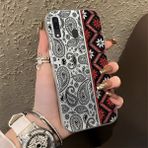HONTINGA Samsung Galaxy A20 ile Uyumlu Kılıfı Silikon Kenar Sert Arka Düşüme Önleyici Basitlik Anti Düşme Kamera Korumali Bordo Renkli Halı Desen Telefon Kılıfı Kadın ve Erkek Için Uygundur K1-0700