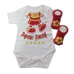 Hoşgeldin Bebek, Yenidoğan Unisex Bebek, Sarı Kırmızı Fanatik Taraftar Badi ve Aksesuarlı Çorap Hediye Seti (6-9 AY)