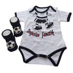 Hoşgeldin Bebek, Yenidoğan Unisex Bebek, Siyah Beyaz Fanatik Taraftar Badi ve Aksesuarlı Çorap Hediye Seti (6-9 AY)