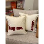 Hug Me - Amor Yazılı Punch Işlemeli 2li Kırlent Kılıfı Seti- 43X43CM - 2li Punch Kırlent Kılıfı Seti - 43 x 43 cm - Kırmızı