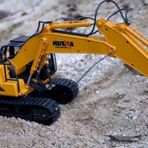 HUINA 1570 1/14 RC Model Paletli Ekskavatör Kereste Kepçesi Uzaktan Kumandalı Metal İş Makinesı - 2.4G Sesli ve Işıklı