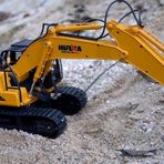 Huına 1570 1/14 Uzaktan Kumandalı RC Model Paletli Ekskavatör Kereste Kepçesi