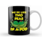 Humuts Cute We Re Like Two Peas In A Pod Funny Food Pun Kupa Bardak
