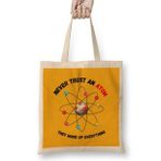 Humuts Funny Science Gifts Never Trust An Atom, They Make Up Everything Funny Science Bez Uzun Saplı Açık Bej Rengi Çanta