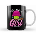 Humuts Funny Yes, I Throw Like A Girl Want A Lesson Kupa Bardak