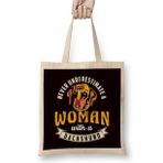 Humuts Never Underestimate Woman With Dachshund Pet Bez Uzun Saplı Açık Bej Rengi Çanta