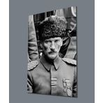 İdealizbiz Siyah Beyaz Üniformalı Atatürk Cam Tablo, Uv Baskılı Ve Temperli, Hediyelik